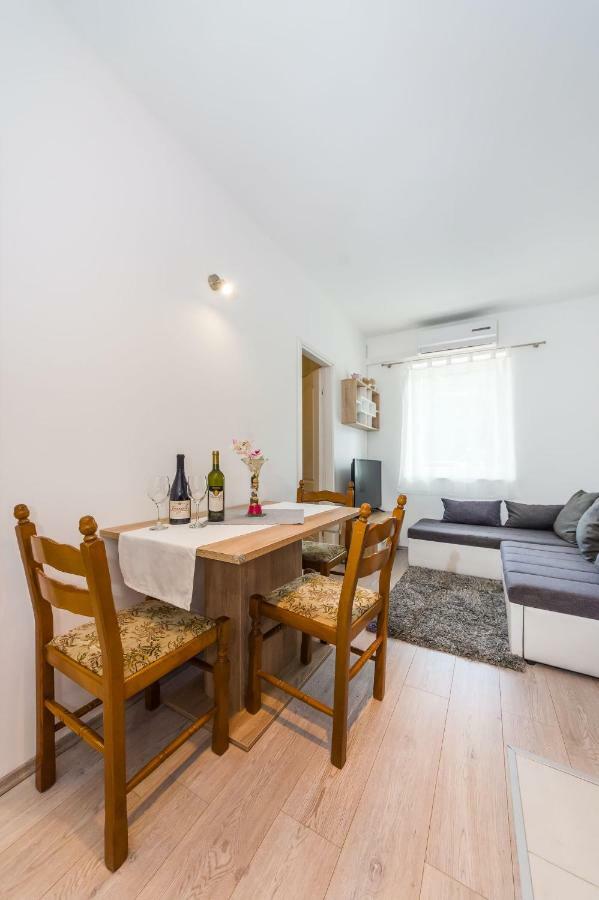 Apartman Nino Novigrad  Buitenkant foto